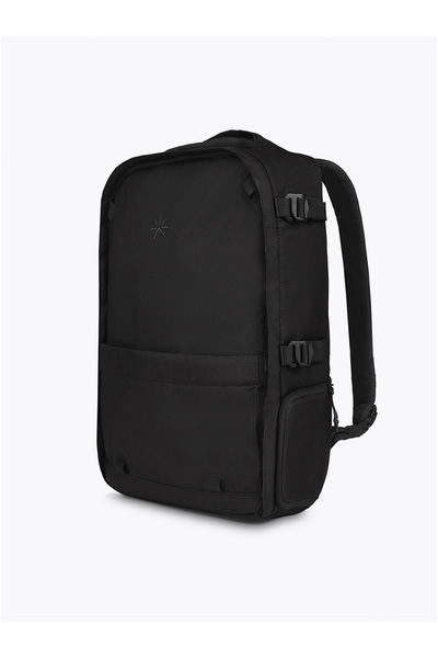 Resized copia de backpacks nest ss22 all black 3